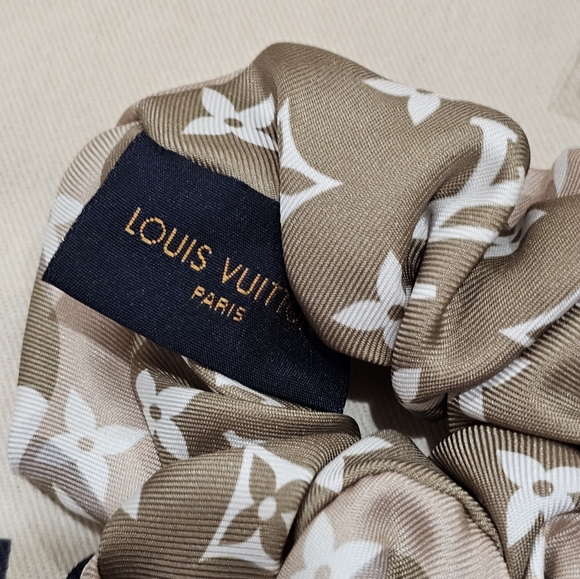 LOUIS VUITTON SCRUNCHIE HAIR ACCESSORY SET 2 RIBBONS 100% SILK GIANT MONOGRAM - Picture 8 of 12